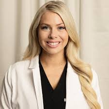 Amanda Heinz's Instagram, Twitter & Facebook