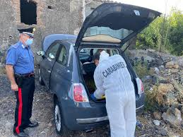 Vanessa zappalà, 26 anni, è stata uccisa con diversi colpi di arma da fuoco la notte scorsa mentre passeggiava in compagnia di amici sul lungomare di acitrezza, frazione marinara di aci castello, nel. Wd6o6rof5q2dbm