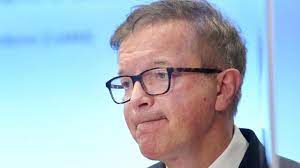 Rudi anschober of the greens was one of austria's most popular politicians. Osterreich Osterreichs Gesundheitsminister Rudolf Anschober Geht Augsburger Allgemeine