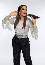 Ivete sangalo is a 49 year old brazilian singer. Veja A Live Leve Intimista Da Ivete Sangalo Popline