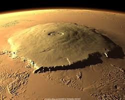 Cliffs towering above the surface that hold different materials can be. Cosas Que Creiste Que Sabias Mars Surface Astronomy Space And Astronomy