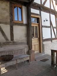Eingang Fachwerkhaus Mit Holztur Und Sitzbank Fachwerkhauser Scheunenhauser Holztur Aussen