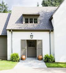 A nantucket cottage exhibits an outsize personality that enhances its tiny dimensions. The Best White Paint Colors For Exteriors Plank And Pillow