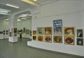 Printre marile colecții de artă figurează și importante colecții de tapiserii și mobilier. Expozitie De Pictura Iasi 2016