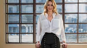 Born 5 april 1978 in berlin, east berlin) is a german swimmer.she won her first olympic medals in 1992 at the barcelona olympic games aged fourteen. PrinÈ›ul Celebru Care S A IndrÄƒgostit De Camelia Potec I A FÄƒcut Curte Mult Timp De Ce A Fost Refuzat De Fapt Impact