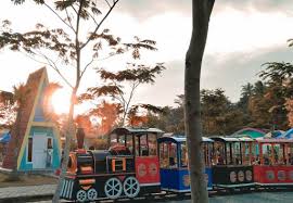 Tempat yang strategis, menawarkan kemudahan untuk menjangkau tempat wisata populer yang terletak diarea ambarawa dan bandungan seperti museum kereta api, candi gedong songo, gua maria kerep, palagan ambarawa, eling bening, umbul sidomukti, kampung rawa dan masih banyak lagi. Wisata Waterpark Di Umbul Bening Sumbergondo Banyuwangi