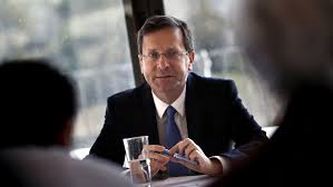 İsrail'de i̇şçi partisi'nin adayı isaac herzog, parlamentoda yapılan oylamayı kazanarak ülkenin 11'inci cumhurbaşkanı seçildi. X0jjfgay7n5hmm
