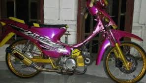 Biaya airbrush bervariasi tergantung tingkat kesulitan menggambar motif yang di usung oleh pemiliknya. Modifikasi Honda Supra X 125 Warna Merah Mazda Silver Brosis Setia1heri Com
