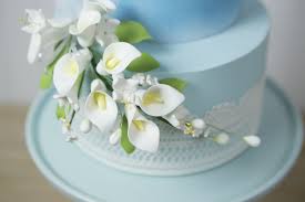 Adding fresh flowers to your cake is not only a beautiful way to decorate your cake but it is also a more affordable way. Global Sugar Art Calla Lily Cascade Sugar Cake Flowers Spray White 1count By Chef Alan Tetreault Toppers