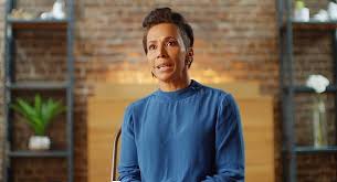 Off in the distance, a few other soldiers stood sentry. Dame Kelly Holmes Discusses Going From Army Solider To Olympic Champion Via Several Injury Struggles Aktuelle Boulevard Nachrichten Und Fotogalerien Zu Stars Sternchen
