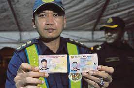 Kipas radiator rosak dan tidak dapat membantu menyejukkan coolant yang panas dari enjin di dalam radiator terutama ketika kereta tidak bergerak dalam keadaan. Kantoi Lesen Palsu Harian Metro