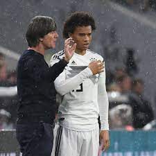 Leroy sane will undergo surgery on the knee injury suffered in the community shield victory over sane, who has been linked with a move to bayern munich this summer, is now expected to remain at. Leroy Sane Vom Dfb Team Abgereist Vater Nennt Grund So Soll Low Planen Fussball