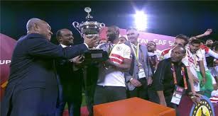 وهي مباراة تُقام كل عام بين النادي الفائز بدوري أبطال أفريقيا والنادي الفائز بكأس أفريقيا للأندية الفائزة بالكؤوس إلى عام 2004 ثم أصبحت منذ عام 2005 بين النادي الفائز. ÙÙŠØ¯ÙŠÙˆ Ø§Ø­ØªÙØ§Ù„ Ù„Ø§Ø¹Ø¨ÙŠ Ø§Ù„Ø²Ù…Ø§Ù„Ùƒ Ø¨Ø§Ù„ÙÙˆØ² Ø¹Ù„Ù‰ Ø§Ù„ØªØ±Ø¬ÙŠ ÙˆØ§Ù„ØªØªÙˆÙŠØ¬ Ø¨Ø§Ù„Ø³ÙˆØ¨Ø± Ø§Ù„Ø¥ÙØ±ÙŠÙ‚ÙŠ Ø¨Ø·ÙˆÙ„Ø§Øª