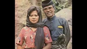 Vokal merdu arwah datuk ahmad jais dalam melagukan lagu ini membuatkan lagu ini disukai ramai dan ianya juga pernah dirakamkan semula oleh ramai artis lain seperti aishah, imran ajmain, arwah a.ramlie dan ramai lagi. Ahmad Jais Ida Laila 35 Lagu Berentak Dangdut Pimpinan Om Antara Youtube