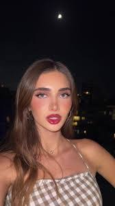 Heidi Meeks's Instagram, Twitter & Facebook