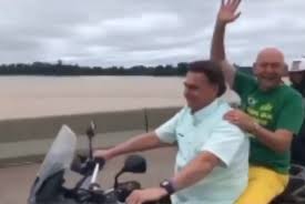 Bolsonaro ha sido duramente criticado por la posición que ha mostrado a propósito de la pandemia. Bolsonaro Espera 100 Mil Motos Em Passeio Na Cidade De Sao Paulo