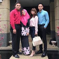 Semoga, semua cerpen yang kami tampilkan dalam contoh kali ini sesuai dengan minat dan kebutuhan pembaca sekalian. Senarai Pelakon Dekatkan Jarak Kita Cerita Budak Sepet