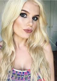 Tess Jackson's Instagram, Twitter & Facebook