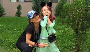 Watch the latest video from andreea antonescu (@andreeaantonescuoficial). Andreea Antonescu Are O FiicÄƒ AdorabilÄƒ La Doar 4 Ani AfiÈ™eazÄƒ Un Talent De Invidiat Ea Md