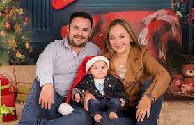 Join facebook to connect with ana victoria beltran and others you may know. Ana Victoria Beltran Celebro Sus 40 Anos Compartiendo Una Pequena Torta En Familia