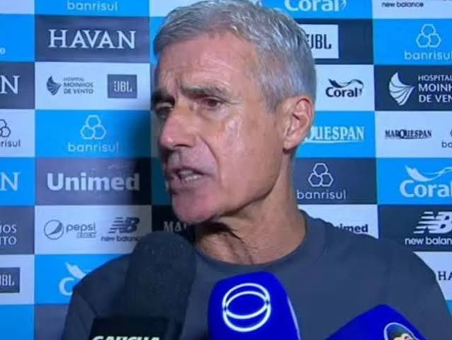 Lu&iacute;s Castro lamenta produ&ccedil;&atilde;o do Gr&ecirc;mio em derrota para a Chapecoense: "Abaixo daquilo que dever&iacute;amos" | GZH