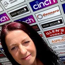 Lesley Lee's Instagram, Twitter & Facebook