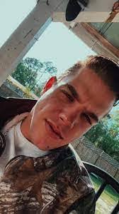 Richard Cabrales's Instagram, Twitter & Facebook