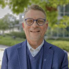 Peter Lesnik's Instagram, Twitter & Facebook