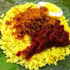 The nasi kandar got its name from the rod that was once used to shoulder the food from place to place. Nasi Kuning Daun Pisang Original Home Facebook