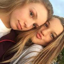 Elsa Benson (@elsa_benson12)