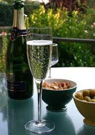 Many glassware companies are making champagne glasses that incorporate characteristics of both the thin flute and bowl shape, and these can be a great compromise. Champagne Glass Wikipedia