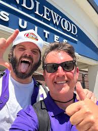 The CWS national championship series can now officially start! @TBob53 is  here! @LSUbaseball #LSU #Omaha