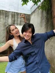 Film ini berpusat pada tokoh alanda. Syuting Film Bareng Ini 6 Momen Kebersamaan Angga Yunanda Dan Cinta Laura Hot Liputan6 Com