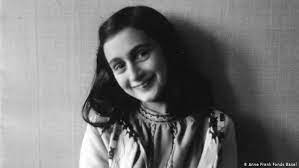 The hiding of anne frank. 75 Todestag Im Marz 1945 Starb Anne Frank Geschichte Dw 13 03 2020