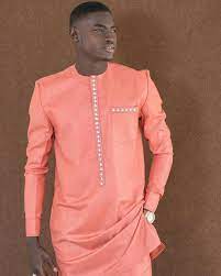 Pour répondre à l'appel, les talibés mettent leurs plus beaux habits. Pin By Diop Souleymane On Men S Fashion African Dresses Men Nigerian Men Fashion African Men Fashion