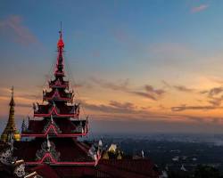 Immagine di Tramonto dalla collina di Mandalay