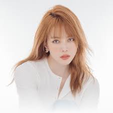 Với giọng hát đầy nội lực cùng kỹ thuật, cô là gương mặt triển vọng từ các cuộc thi như: Ca SÄ© Thiá»u Báº£o Tram Báº£ng Xáº¿p Háº¡ng Am Nháº¡c Hot14