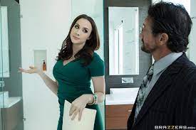 ▷ Chanel Preston in Her First Big Sale 2 (Photo 2) | Brazzers