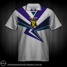 / i, lateinisch caledonia) ist ein weitgehend autonomer landesteil des vereinigten königreichs großbritannien und nordirland.schottland besteht aus dem nördlichen drittel der größten europäischen insel großbritannien sowie mehreren inselgruppen und hat etwa 5,5 millionen einwohner. Em Trikots Schottland 2020 2021