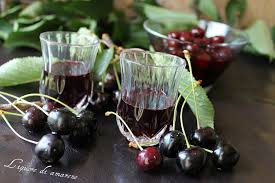 Schiacciale una ad una tra le dita, leggermente, in. Liquore Di Amarene Donnepasticcione