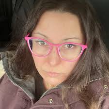 Heyy! I'm looking for someone local, small business that does cakes &  cupcakes! ❤️