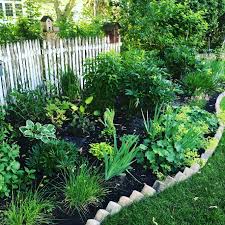 With all of the lawn and garden tips we've highlighted this month, we're sure you could give martha stewart a run for her money! Sawtooth Brick Edging Inspired By Martha Stewart S Turkey Hill Garden Sloped Garden Front Yard Landscaping Design Sloping Garden Ideas