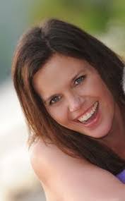 Rachel Kravitz's Instagram, Twitter & Facebook