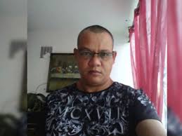 Un modeste comptable se trouve pris dans un terrible piège lorsque sa fille est enlevée sous ses yeux afin de l'obliger à assassiner une femme politique influente. Boarchj83m1sxm