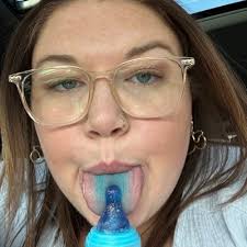 hannah singleton (@hrstone15)