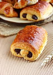 Chocolate Bread Croissants Almond Filled Croissants Pas A Pas En Images I Need To Eat Croissant Chocolate For Breakfast In 2020 Food Recipes Cooking Recipes
