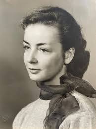 Mary Jeanette's Instagram, Twitter & Facebook