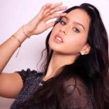 Cinthya Hernandez's Instagram, Twitter & Facebook