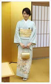 芸能人やモデルの結婚式 イベント 衣装のパーティードレススタイル ショートカット 着物 吉瀬美智子 和装 ヘアスタイル 訪問着