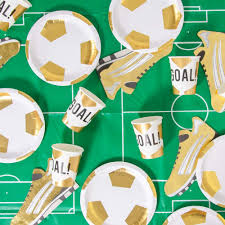Offering themed tableware, party favors, and decorations for all 32 nfl teams, nfl football supplies let you feature the logo and colors of your favorite nfl team at the party, no matter where you live. Kids Football Themed Party Supplies And Decorations Party Pieces